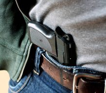 Ministerio de Defensa prohíbe a militares portar armas en centros de diversión