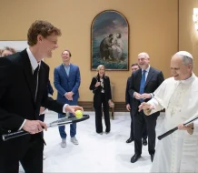 Papa León XIV recibe a Jannik Sinner, número uno el tenis mundial  