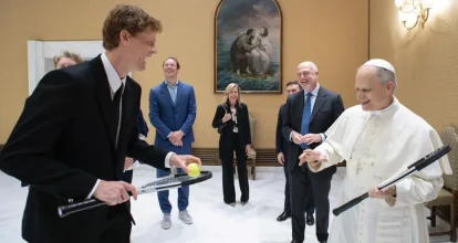 Papa León XIV recibe a Jannik Sinner, número uno el tenis mundial  