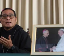 El obispo de Chiclayo niega que el papa León XIV encubriera presuntos abusos sexuales