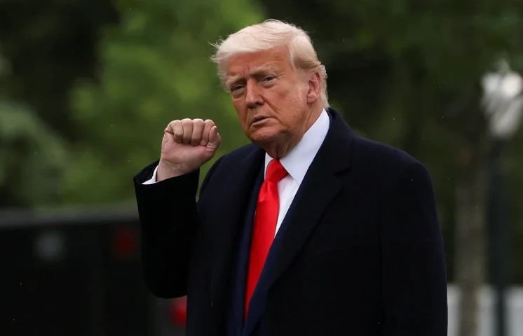 Trump celebra arancel del 50 % a la UE y anuncia que Bruselas pide nuevo encuentro  