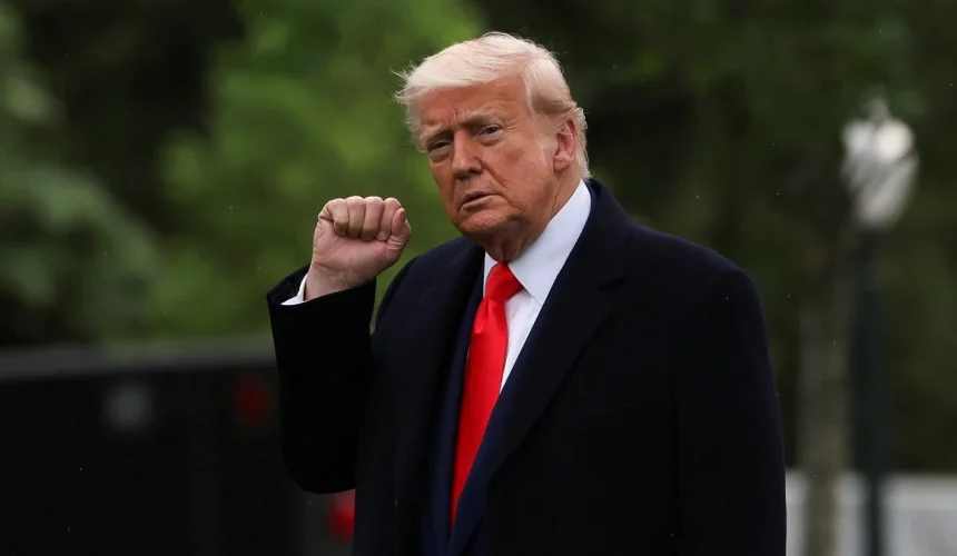 Trump celebra arancel del 50 % a la UE y anuncia que Bruselas pide nuevo encuentro  