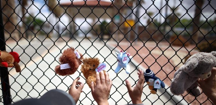 Gobierno de Trump busca eliminar protecciones a menores de edad detenidos por migración