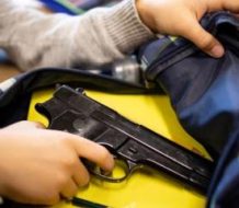 Estudiante supuestamente haitiana lleva un arma de fuego a escuela en Santiago 