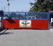 Autoridades haitianas reinstalan portón fronterizo sobre el puente que unifica Dajabón con Juana Méndez 