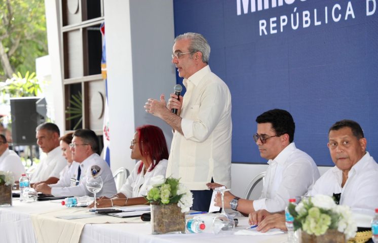 Abinader llama habitantes de Samaná a unirse junto al gobierno por el desarrollo y progreso de la provincia