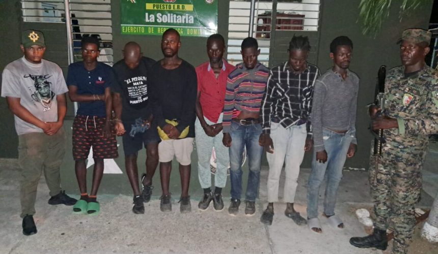 Operativos migratorios: detienen 25 haitianos indocumentados en Azua y Montecristi
