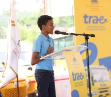 Con la alegría de cientos de niños, presidente Abinader pone en marcha el TRAE en Samaná