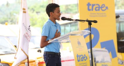 Con la alegría de cientos de niños, presidente Abinader pone en marcha el TRAE en Samaná