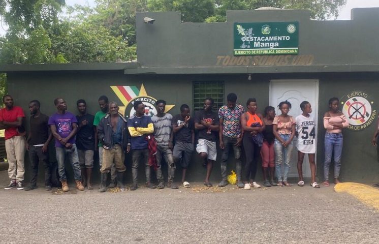 Detienen 52 haitianos indocumentados intentando evadir puestos de chequeos en Dajabón y Montecristi
