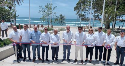 Presidente Abinader y ministro Collado inauguran malecón de Haina