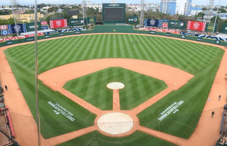 Abinader crea comisión para evaluar construcción de estadio de béisbol en el Ensanche La Fe