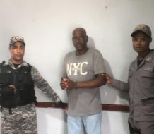Hombre agrede Cabo de la PN en Monte Plata; también falsifica permiso del MIP para realizar Gagá