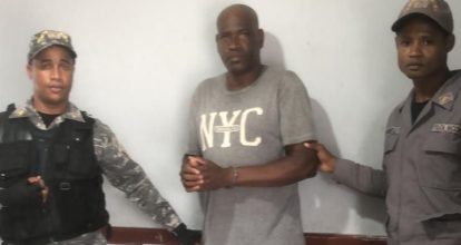 Hombre agrede Cabo de la PN en Monte Plata; también falsifica permiso del MIP para realizar Gagá