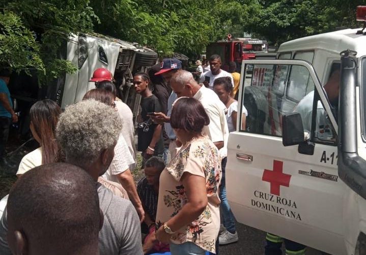 Sistema 911 coordina asistencia ante accidente de tránsito con múltiples atrapados en Villa Altagracia