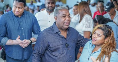 Tony Peña intensifica su agenda política con exitosos recorridos por Los Alcarrizos, Pedro Brand y SDE