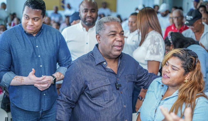 Tony Peña intensifica su agenda política con exitosos recorridos por Los Alcarrizos, Pedro Brand y SDE