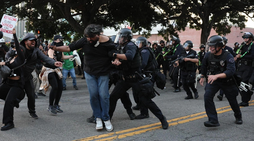 Decretan toque de queda para el centro de Los Ángeles por aumento de protestas 