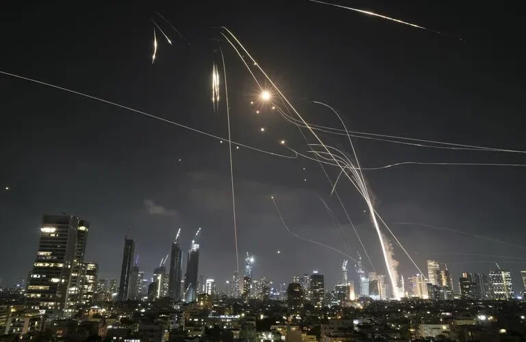 Irán lanza un ataque contra Israel con decenas de drones y misiles