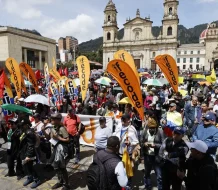 Sindicatos de Colombia marchan en las calles en respaldo a la consulta popular de Petro