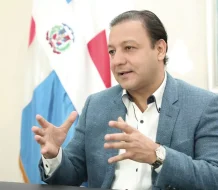 Abel Martínez critica falta de cupos en escuelas públicas y responsabiliza al Gobierno