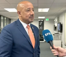 Un alcalde latino en Massachusetts lamenta las mentiras para tapar el valor de los migrantes