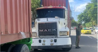 Dan continuidad a operativos de control de vehículos pesados en zonas de acceso restringido
