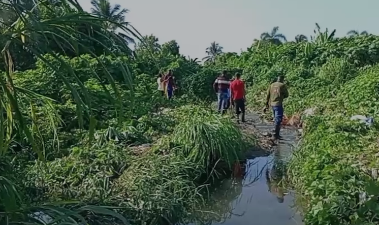 Continúa la búsqueda de niña arrastrada por una cañada en Santo Domingo Norte