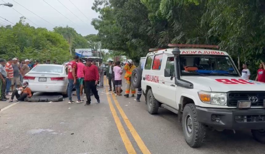 Choque entre camioneta y carro deja dos fallecidos y más de 11 heridos en SFM