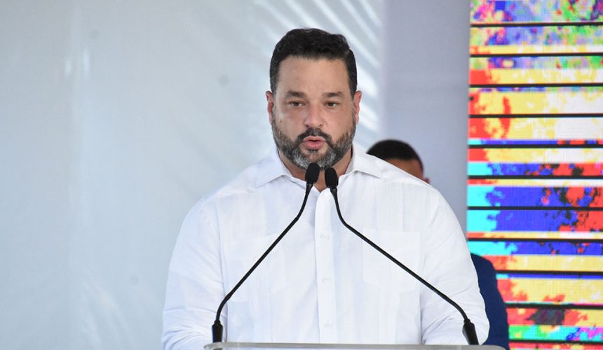 El sargazo, un problema sin resolver a nivel mundial, dice el ministro de Medio Ambiente
