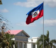Gobierno haitiano dice “toma nota” tras restricciones de Trump a sus ciudadanos