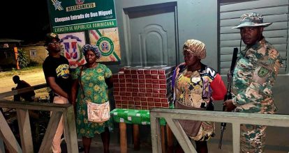 Arrestan dos haitianas indocumentadas con más de 25 mil cigarrillos de contrabando en Dajabón