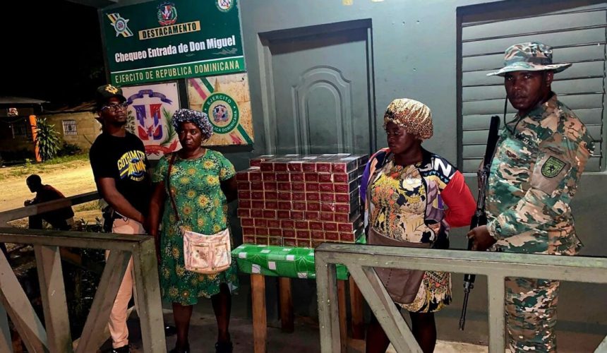 Arrestan dos haitianas indocumentadas con más de 25 mil cigarrillos de contrabando en Dajabón