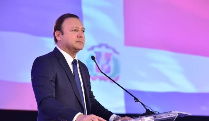 Abel Martínez critica el alza en los costos de los combustibles