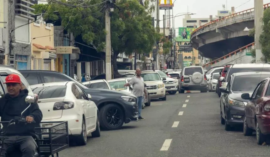 Operativo de Digesett remueve parqueadores informales de las calles en el DN