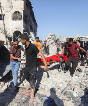 Israel mata al menos 63 palestinos en Gaza, 7 de ellos mientras aguardaban comida