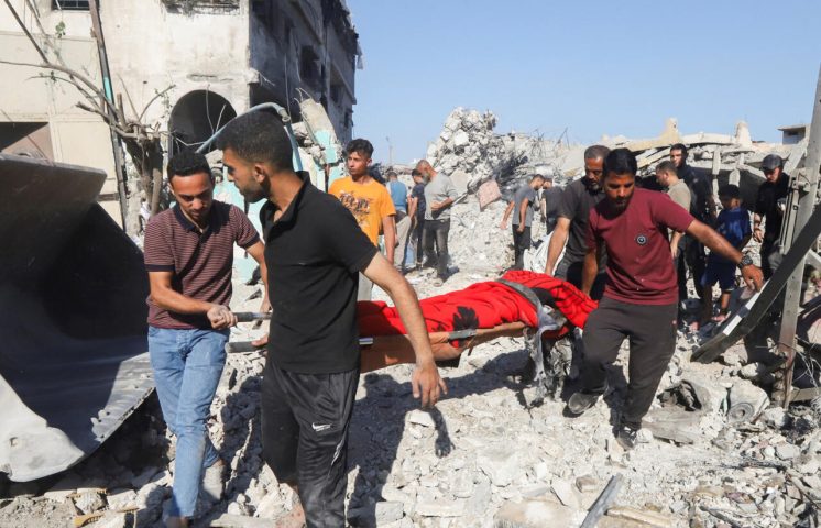 Israel mata al menos 63 palestinos en Gaza, 7 de ellos mientras aguardaban comida