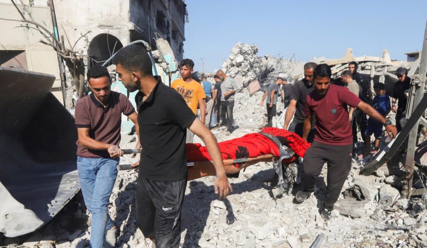 Israel mata al menos 63 palestinos en Gaza, 7 de ellos mientras aguardaban comida