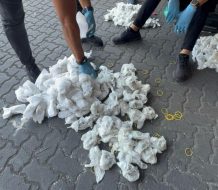 Incautan más de 700 guantes quirúrgicos llenos de presunta marihuana dentro de pañales