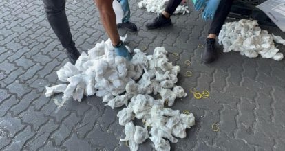 Incautan más de 700 guantes quirúrgicos llenos de presunta marihuana dentro de pañales