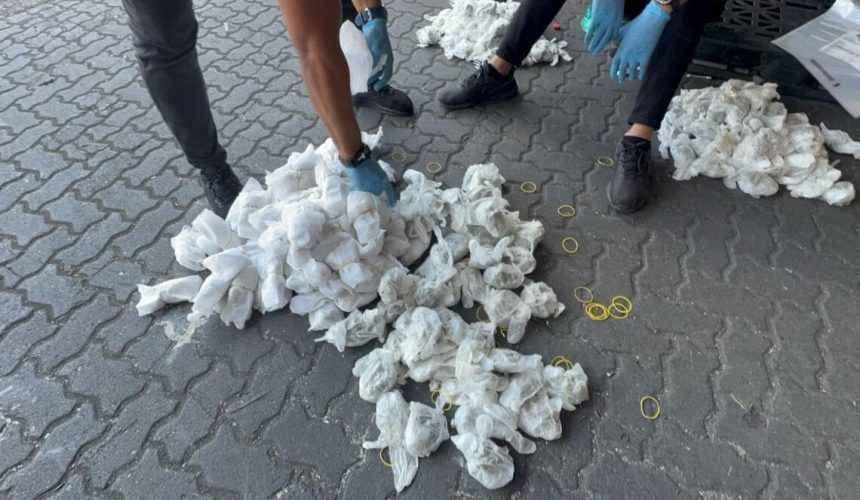 Incautan más de 700 guantes quirúrgicos llenos de presunta marihuana dentro de pañales