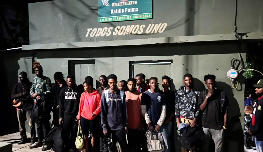 Detienen grupo de 42 haitianos indocumentados en Montecristi 