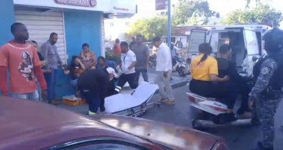 Dos mujeres heridas tras chocar vehículo en La Romana