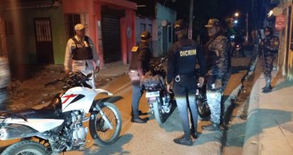 Desmantelan presuntos puntos de drogas y arrestan varias personas en Villa Mella