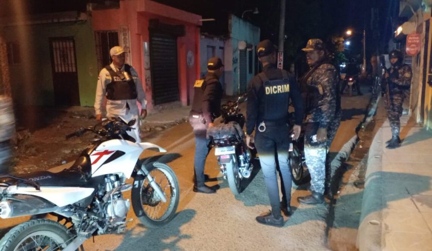 Desmantelan presuntos puntos de drogas y arrestan varias personas en Villa Mella