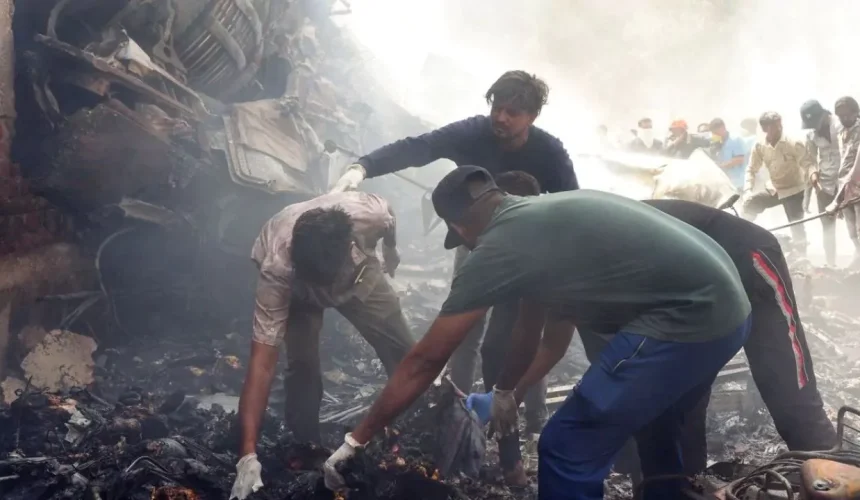 Reportan no han encontrado supervivientes tras accidentarse avión en India