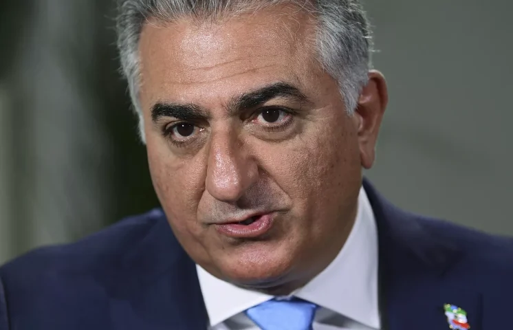 Reza Pahlavi llama a romper con la República Islámica tras ataques entre Irán e Israel
