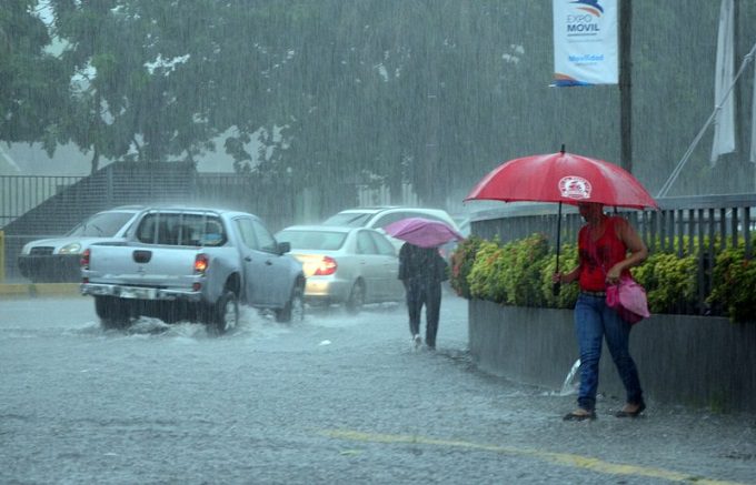 COE coloca seis provincias en alerta por vaguada 