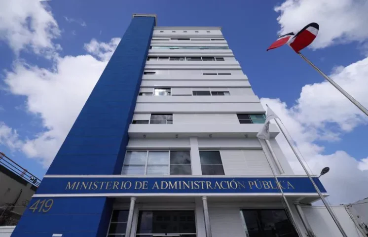 Nuevos horarios laborales en oficinas públicas entrarán en vigor en julio
