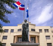 Imponen prisión preventiva a mujer por trata y abuso sexual de menor dominicana en Haití